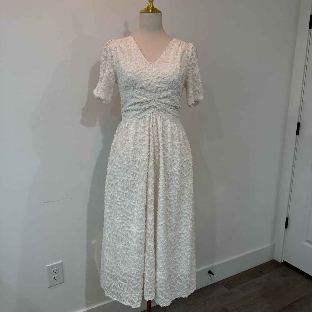 Chic Ivory Textured Midi Dress